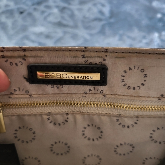 BCBGeneration Milly Crossbody Black Leather Bag With Adjustable Chain Strap - Picture 7 of 8